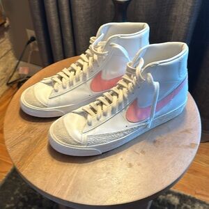 Women’s Nike blazer ‘77 size 10